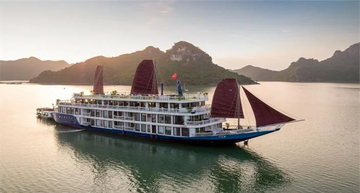 Du thuyền Verduce Lotus Luxury – 2.9 triệu/người Du thuyền Verduce Lotus Luxury – 2.9 triệu/người